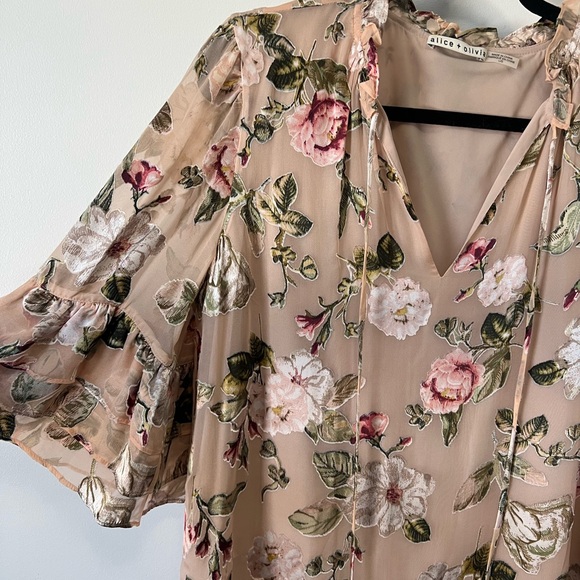 Alice + Olivia Tiered Sleeve Floral Shift Dress - Picture 3 of 6